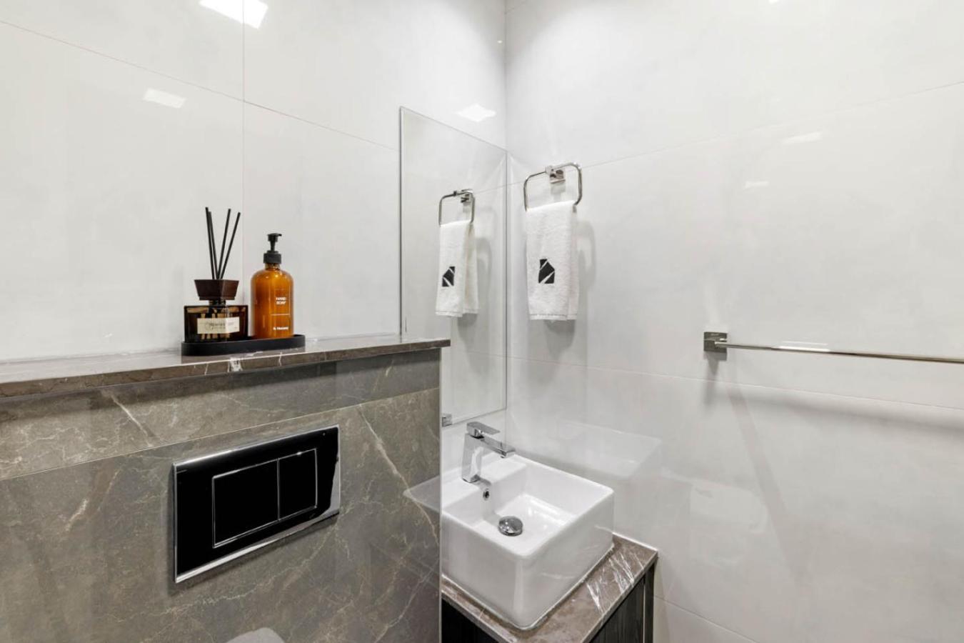 New 1br With Full Balcony Gym Pool And Sauna Apartment
