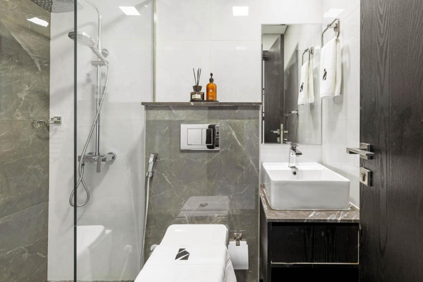 New 1br With Full Balcony Gym Pool And Sauna * Dubai