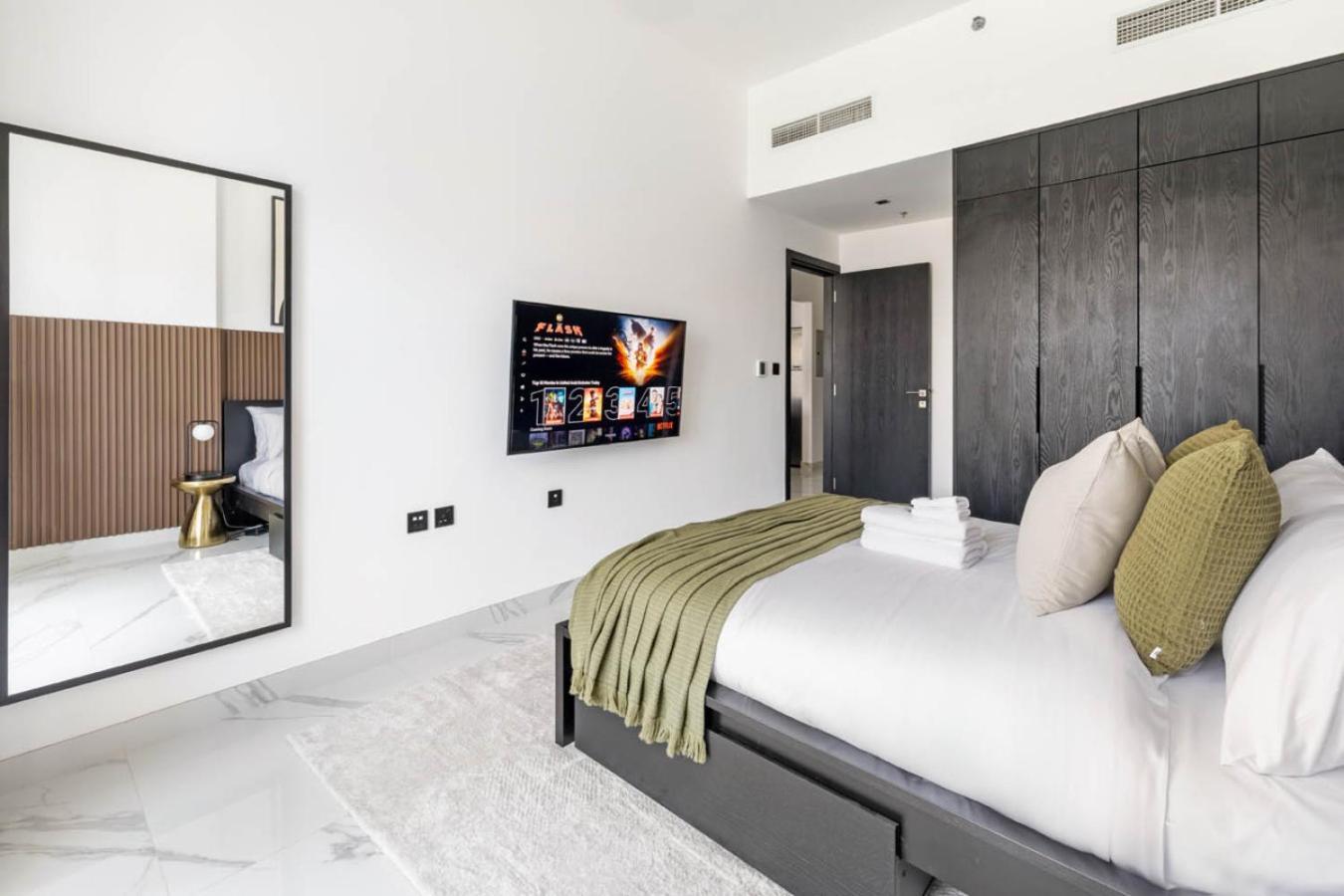 Apartment New 1br With Full Balcony Gym Pool And Sauna