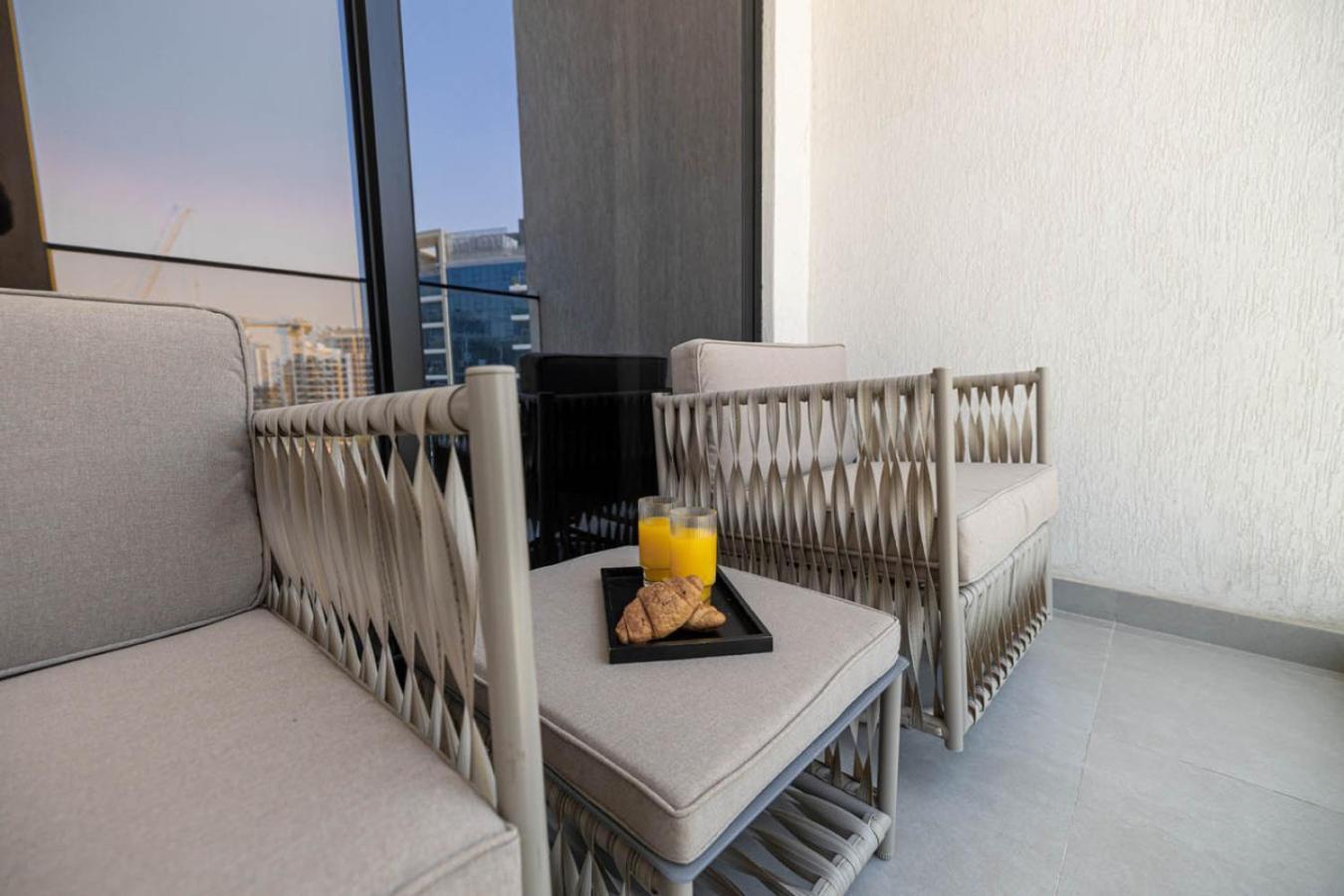 New 1br With Full Balcony Gym Pool And Sauna Apartment *
