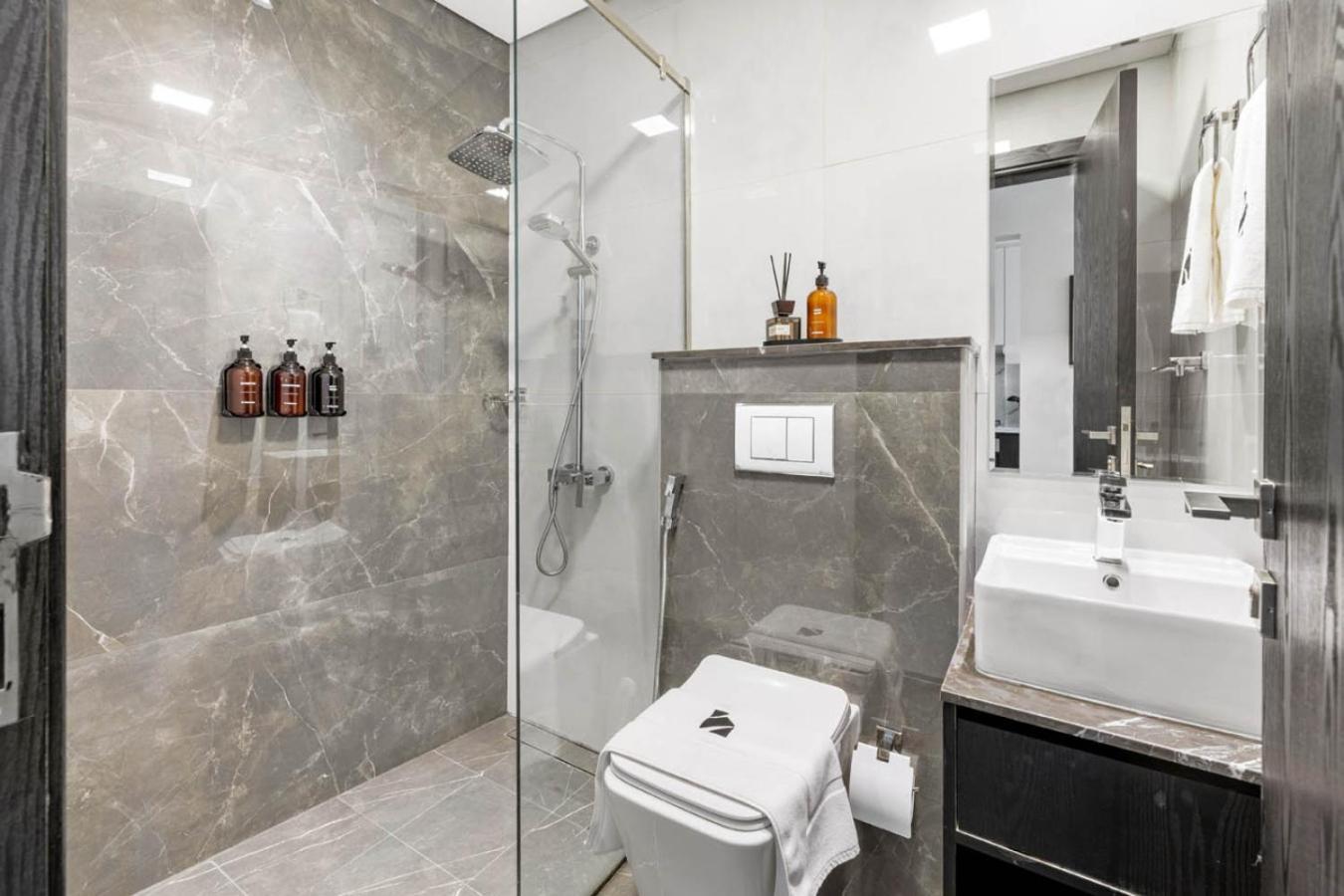 Apartment New 1br With Full Balcony Gym Pool And Sauna