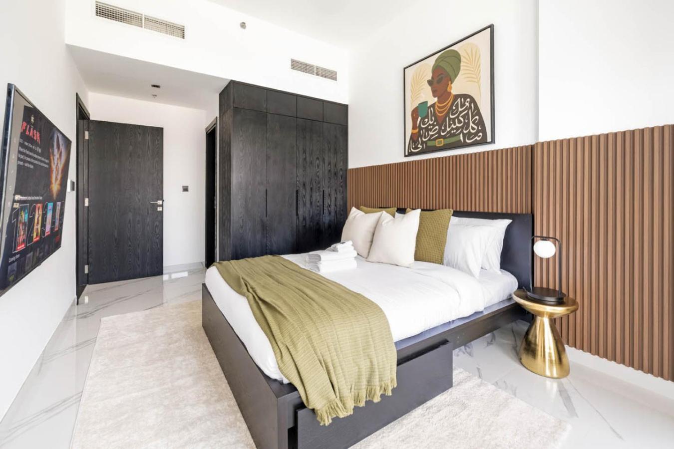 New 1br With Full Balcony Gym Pool And Sauna Dubai